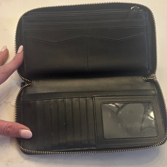 Kate Spade Black and Cream Zip Wallet - Picture 3 of 6